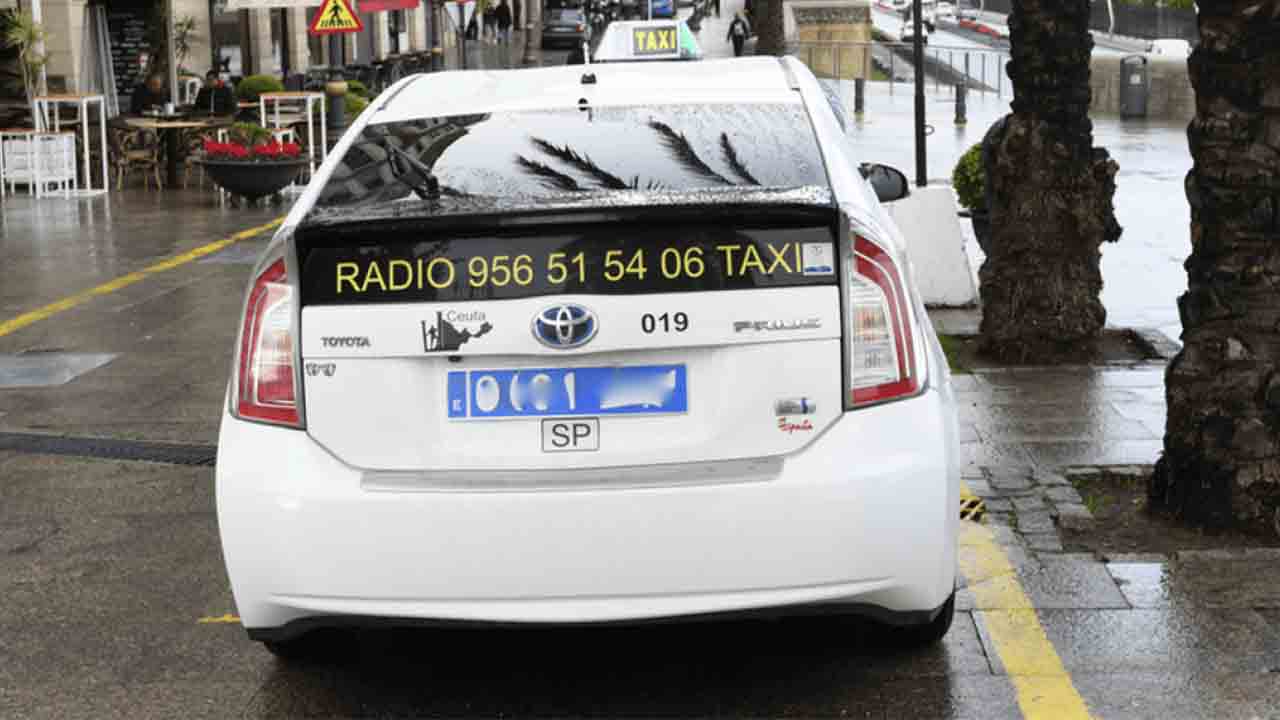 Suspenden la huelga de asalariados del taxi en Ceuta