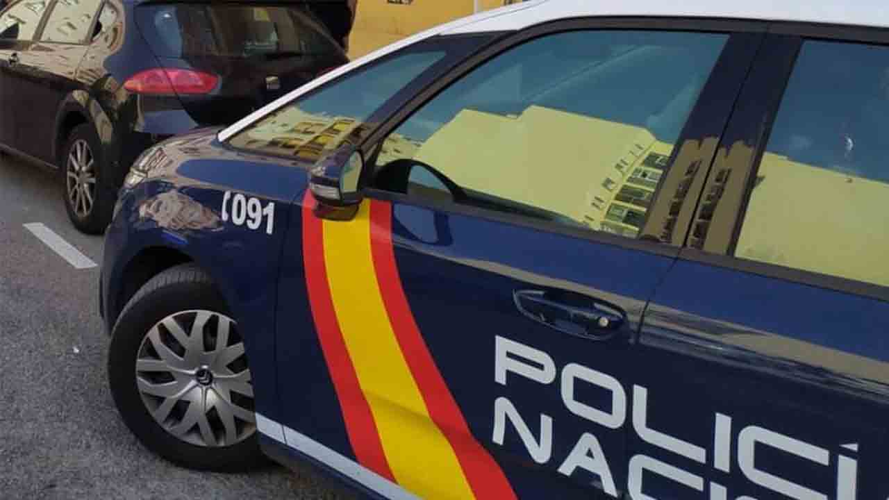 Un repartidor amenaza a un taxista de Gijón con una barra de hierro tras una discusión