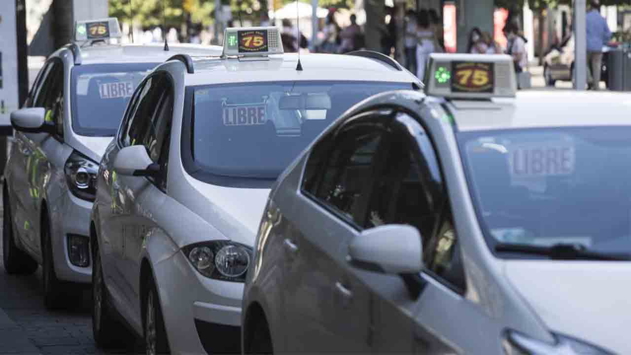 Zaragoza incrementará las tarifas del taxi en un 0,9% para el próximo año