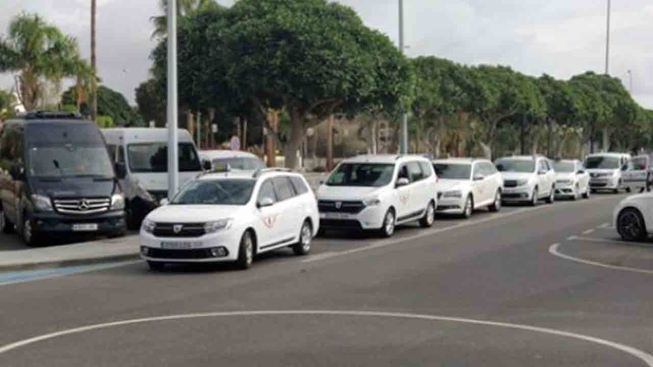El Ayuntamiento de Granadilla de Abona aborda la problemática del intrusismo en el taxi