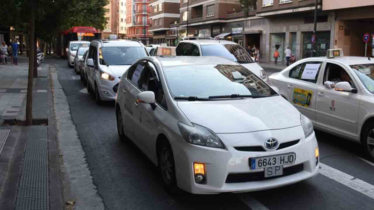 El sector del taxi de Zaragoza solicita ayudas al Gobierno de Aragón