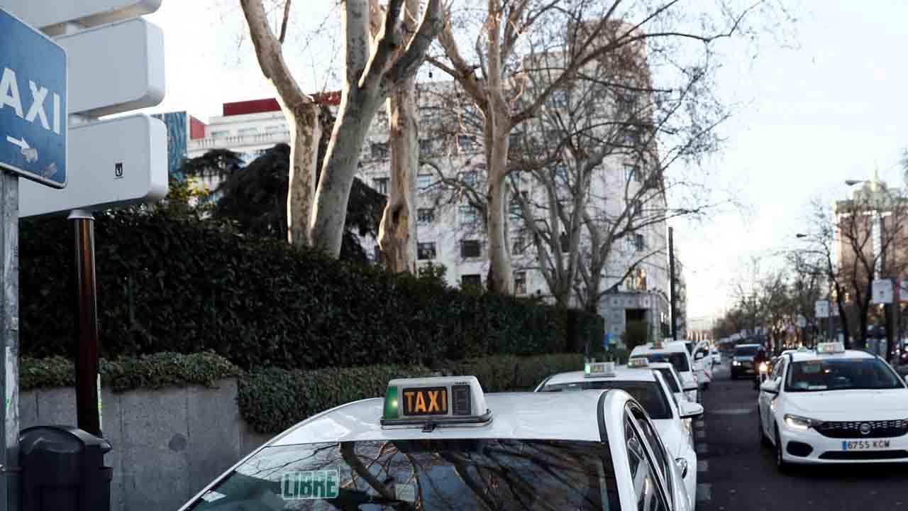 El taxi a demanda de la Sierra Norte de Madrid comenzará a funcionar a finales de año