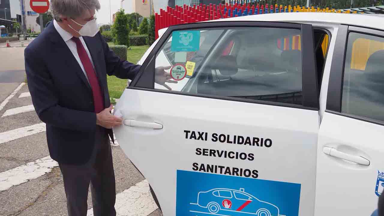 Elite Taxi pide a Pablo Iglesias y a Ábalos que se involucren con el sector