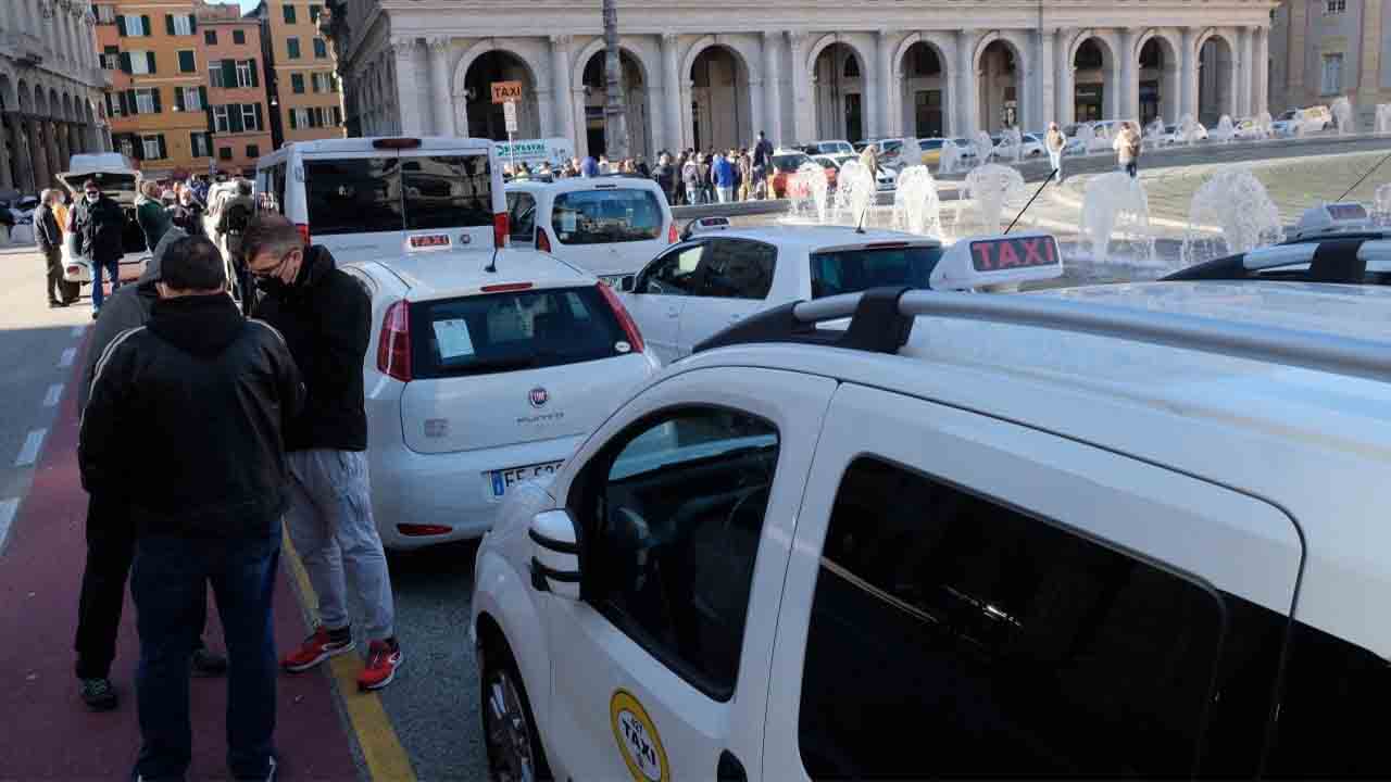 Grandes protestas del sector del taxi en varias ciudades de Italia
