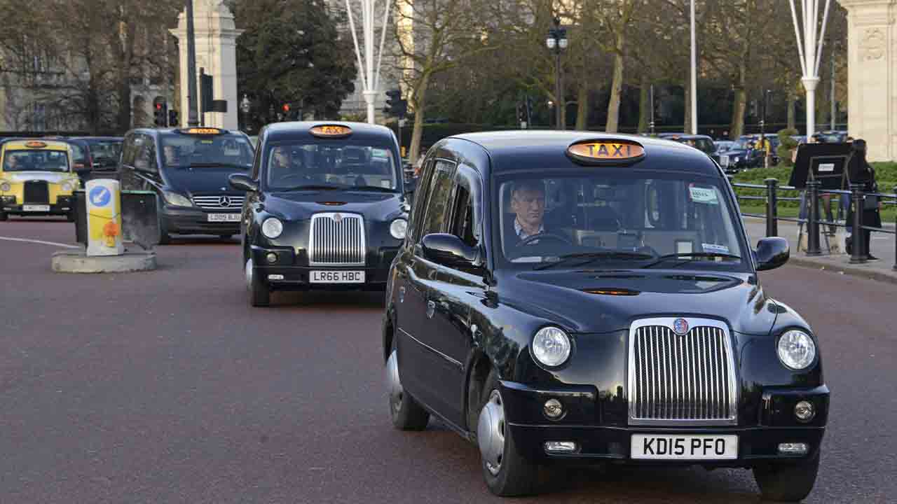 Londres pierde 3.500 licencias de taxi desde junio debido a la crisis de la Covid