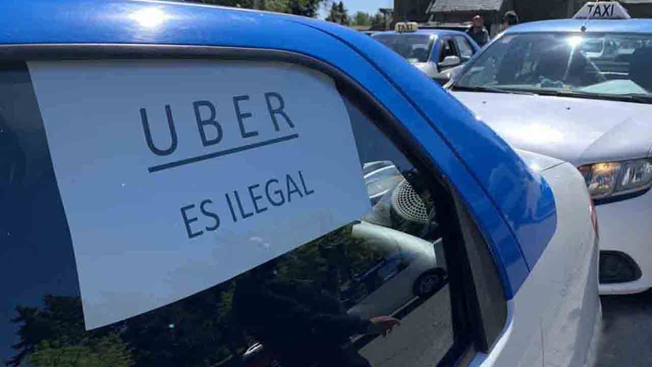 Los taxistas argentinos se manifiestan en Bariloche contra la llegada de Uber