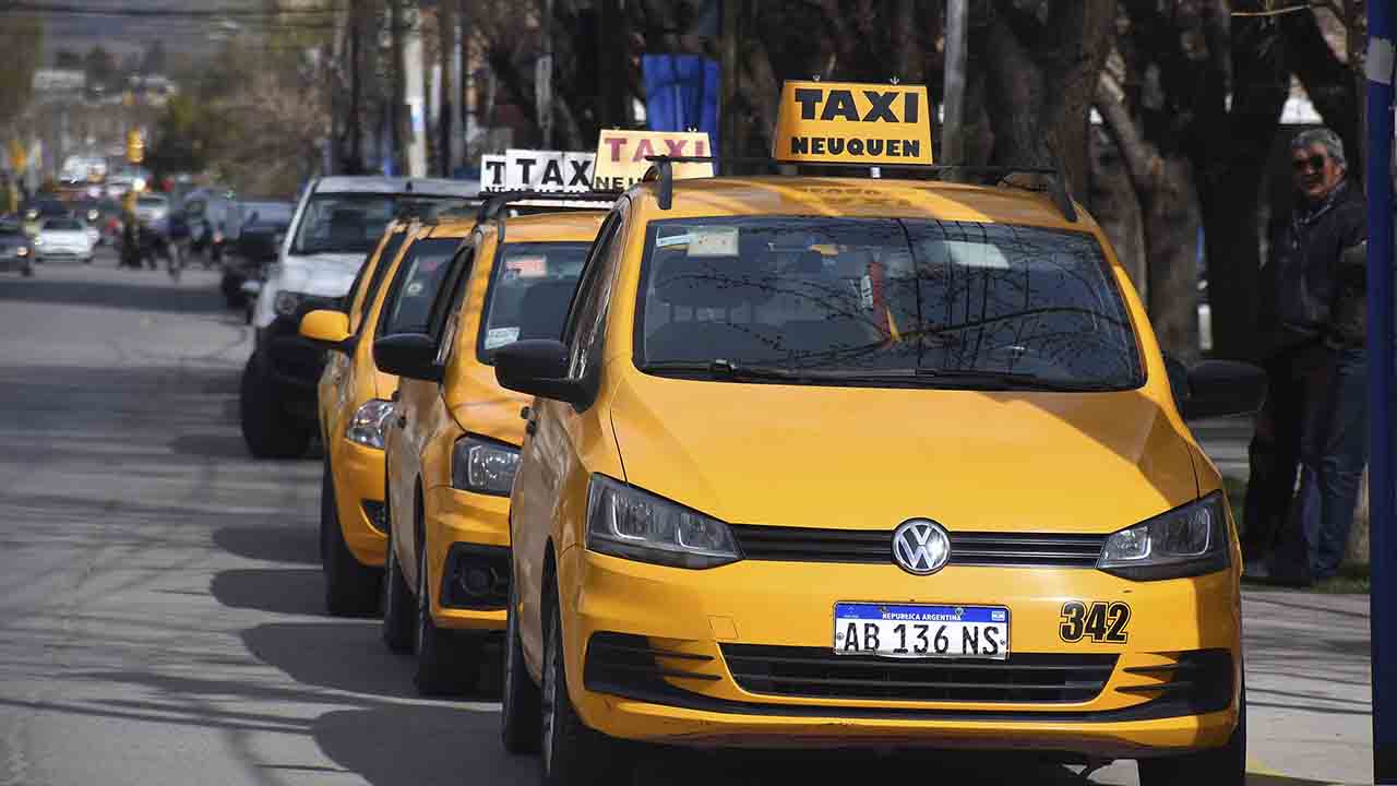 Argentina: Multas de hasta 150.000 pesos para quién ofrezca servicio de Uber en Neuquén