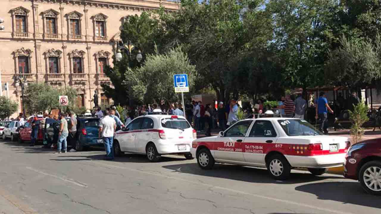 Los taxistas de Chihuahua en contra de la implementación de Uber al taxi