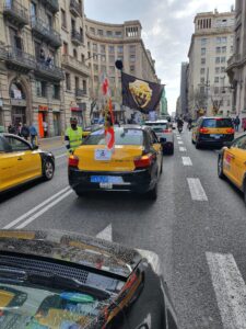 5.000 taxis de Barcelona en marcha lenta contra Uber 1