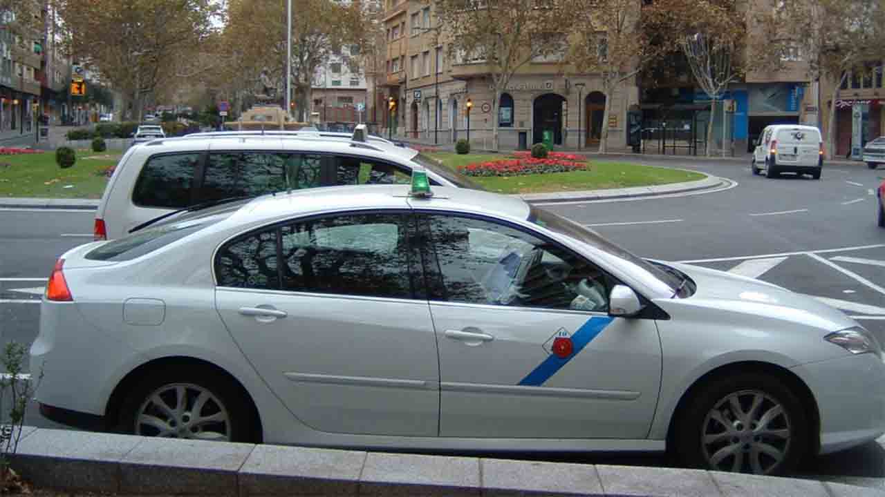 Dos mujeres agreden a una taxista en Reus para no pagar la carrera de 12 euros