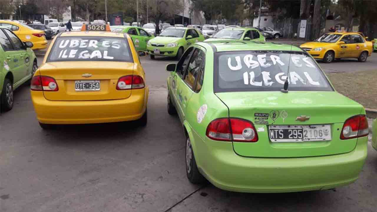 Los taxistas argentinos consiguen que Córdoba requise coches de Uber