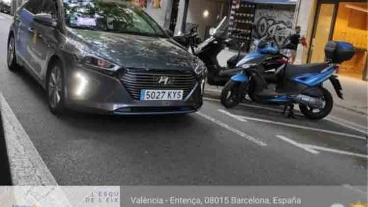 El taxi de Barcelona denuncia a Cabify por los módulos luminosos