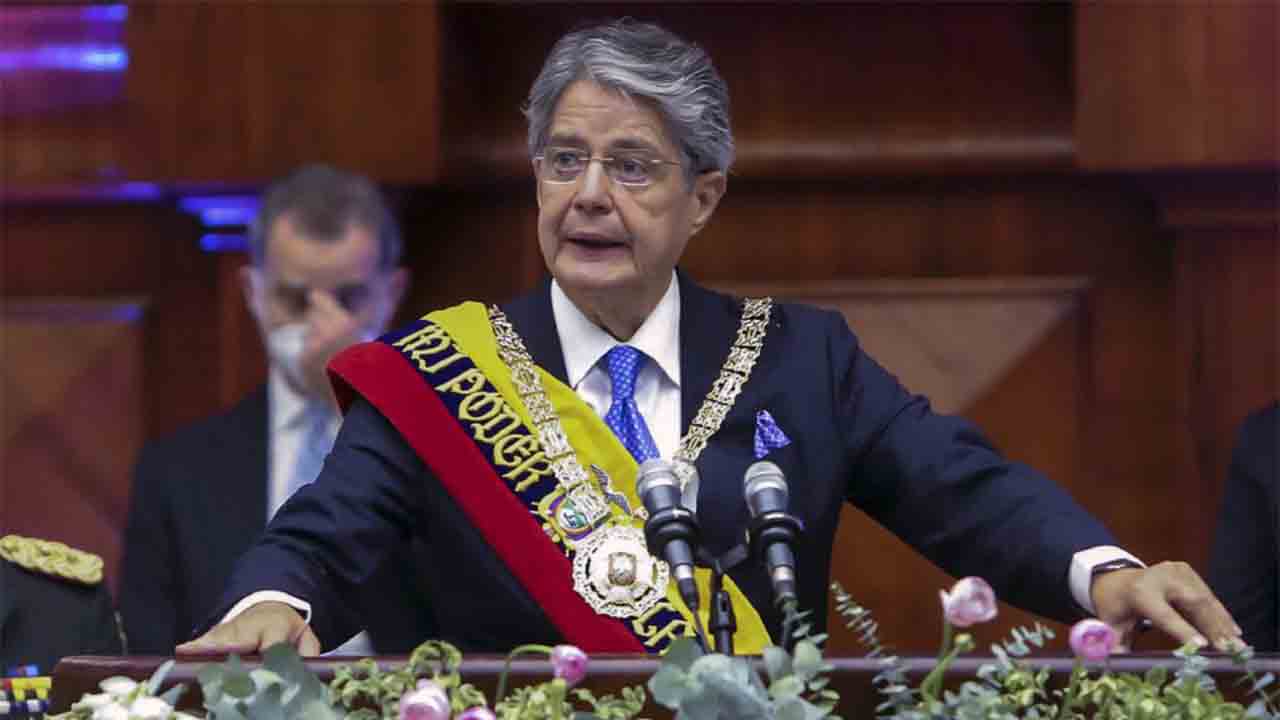 Con solo 11 días en el poder, Guillermo Lasso ya está atentando contra el taxi de Ecuador