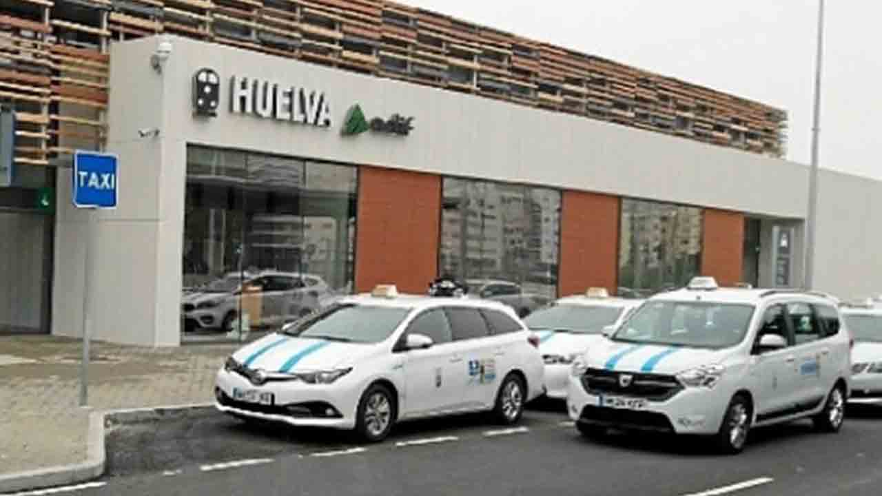 El Ayuntamiento de Huelva rescata cinco licencias más de taxi