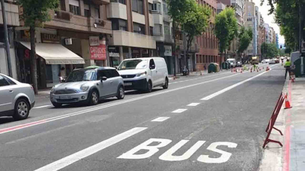 El carril bus de Vara de Rey en Logroño será también para taxis desde el 1 de septiembre