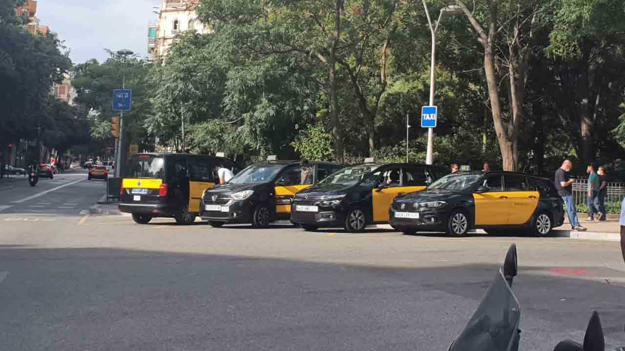 Los taxistas de Barcelona volverán a movilizarse en las calles