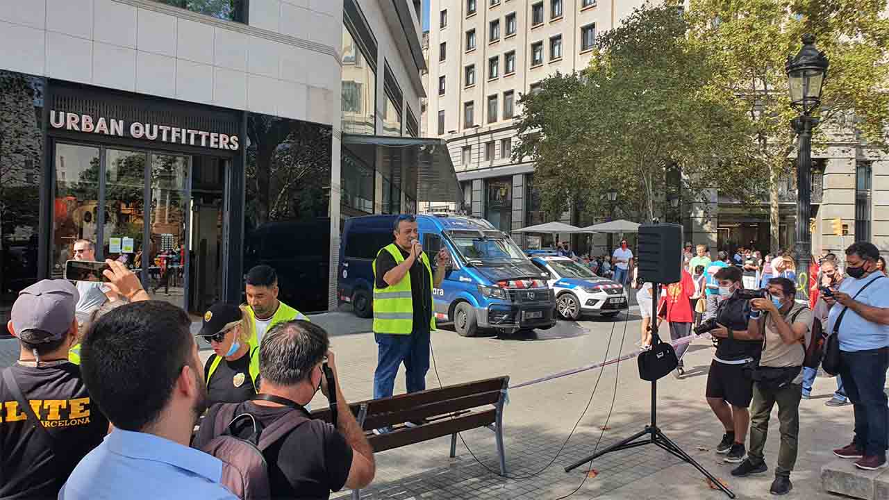 Los taxistas ocupan el centro de Barcelona en una protesta contra Free Now