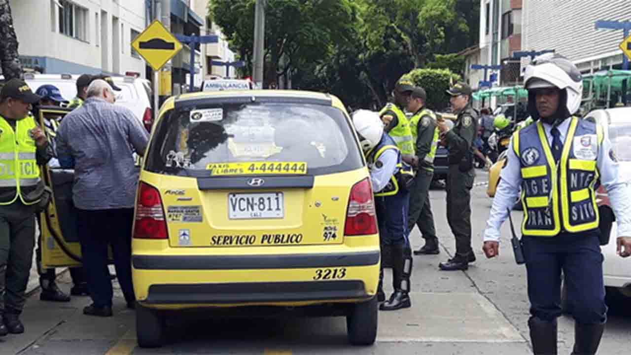 Colaboración entre la policía de Cali y los taxistas contra los delincuentes