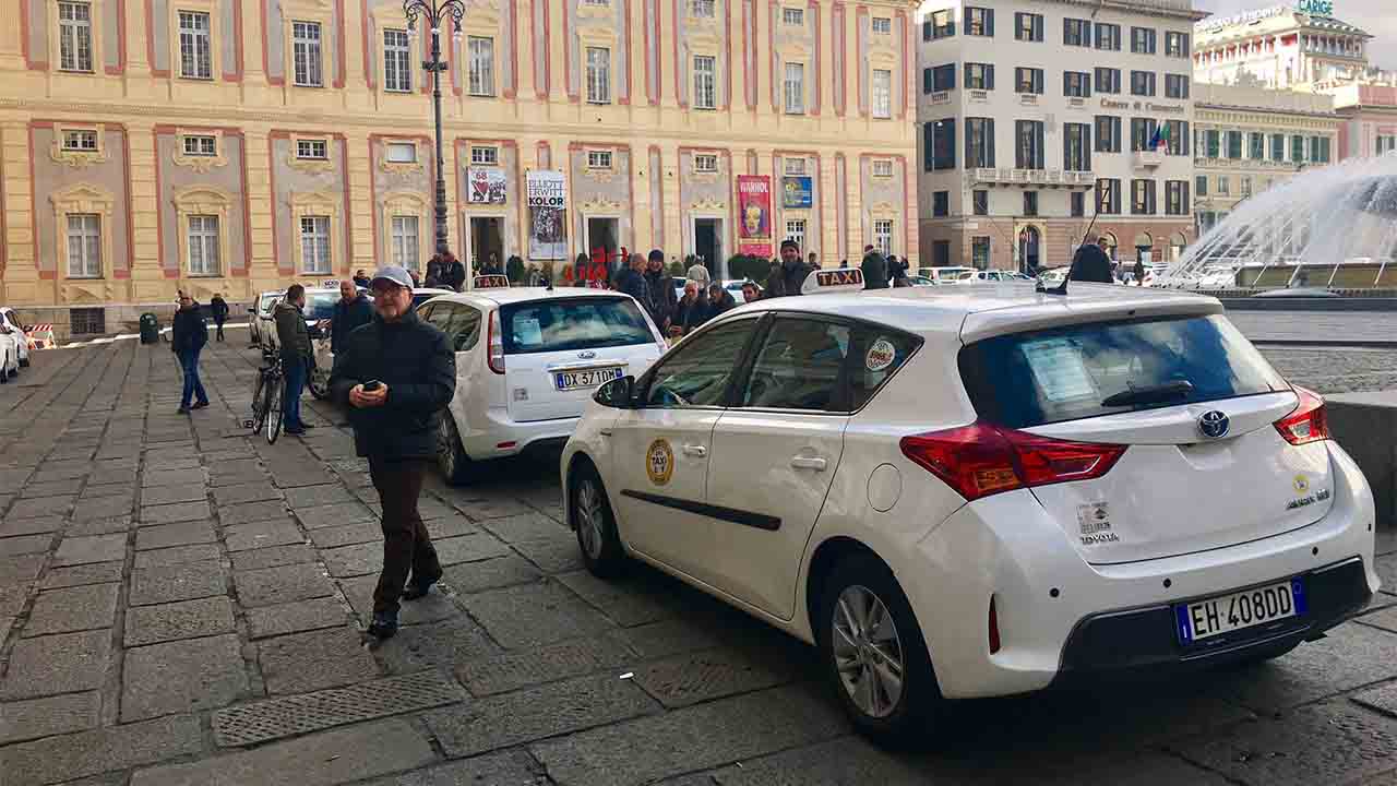 La lucha de los taxistas de Génova contra los piratas, Uber y Free Now