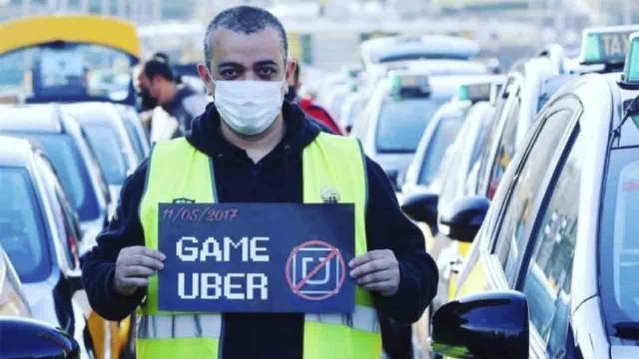 Élite Taxi denuncia a Uber por cobrar de más a miles de clientes