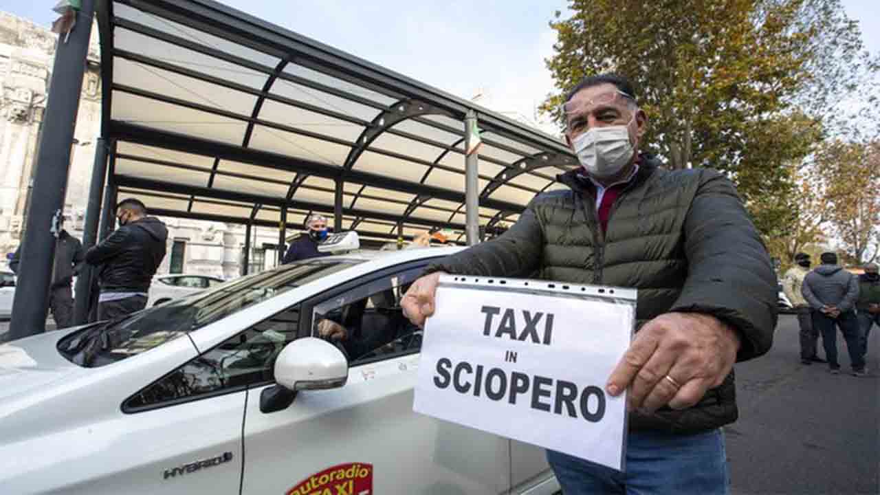 Paro nacional del taxi en Italia el 24 de noviembre
