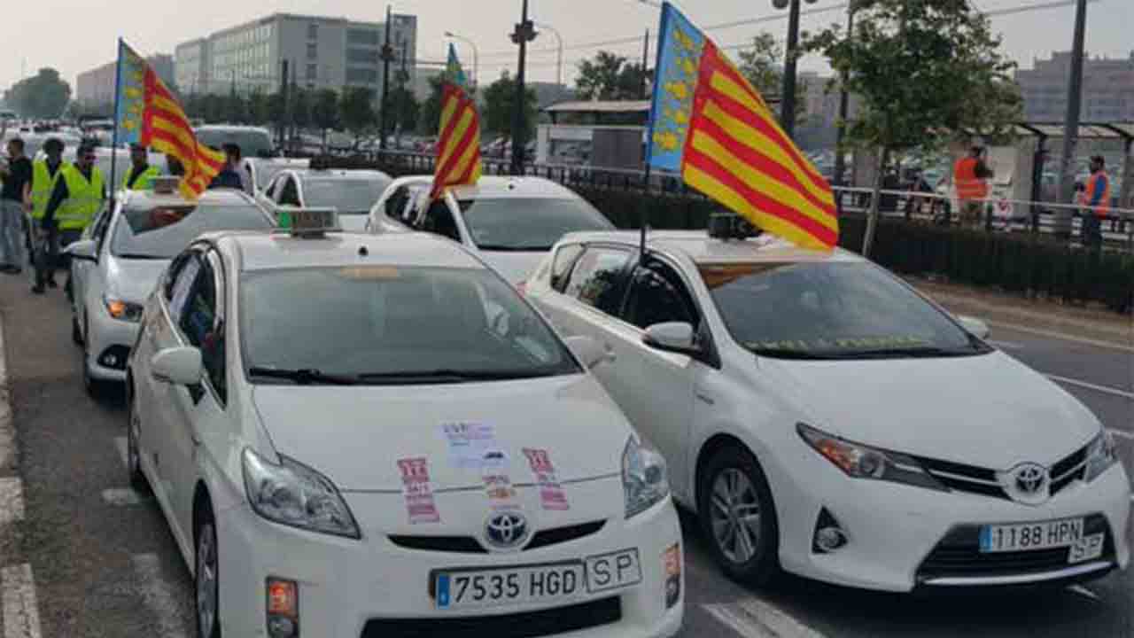 Los taxistas de Castellón toman las calles este miércoles contra el Consell