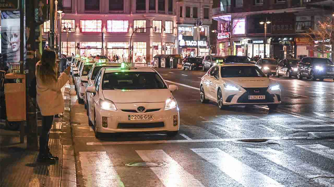 Los taxistas de València piden más descansos ante la falta de demanda