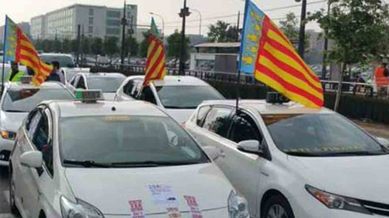 Los taxistas de València piden una subida de las tarifas