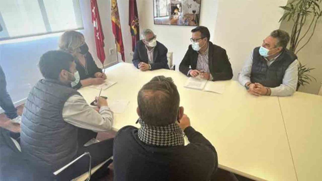 La alcaldesa de Alcorcón traslada su apoyo al sector del taxi