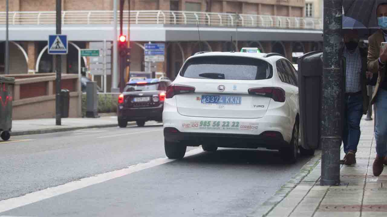 El taxi de Oviedo, Gijón y Avilés, sube las tarifas un 2%
