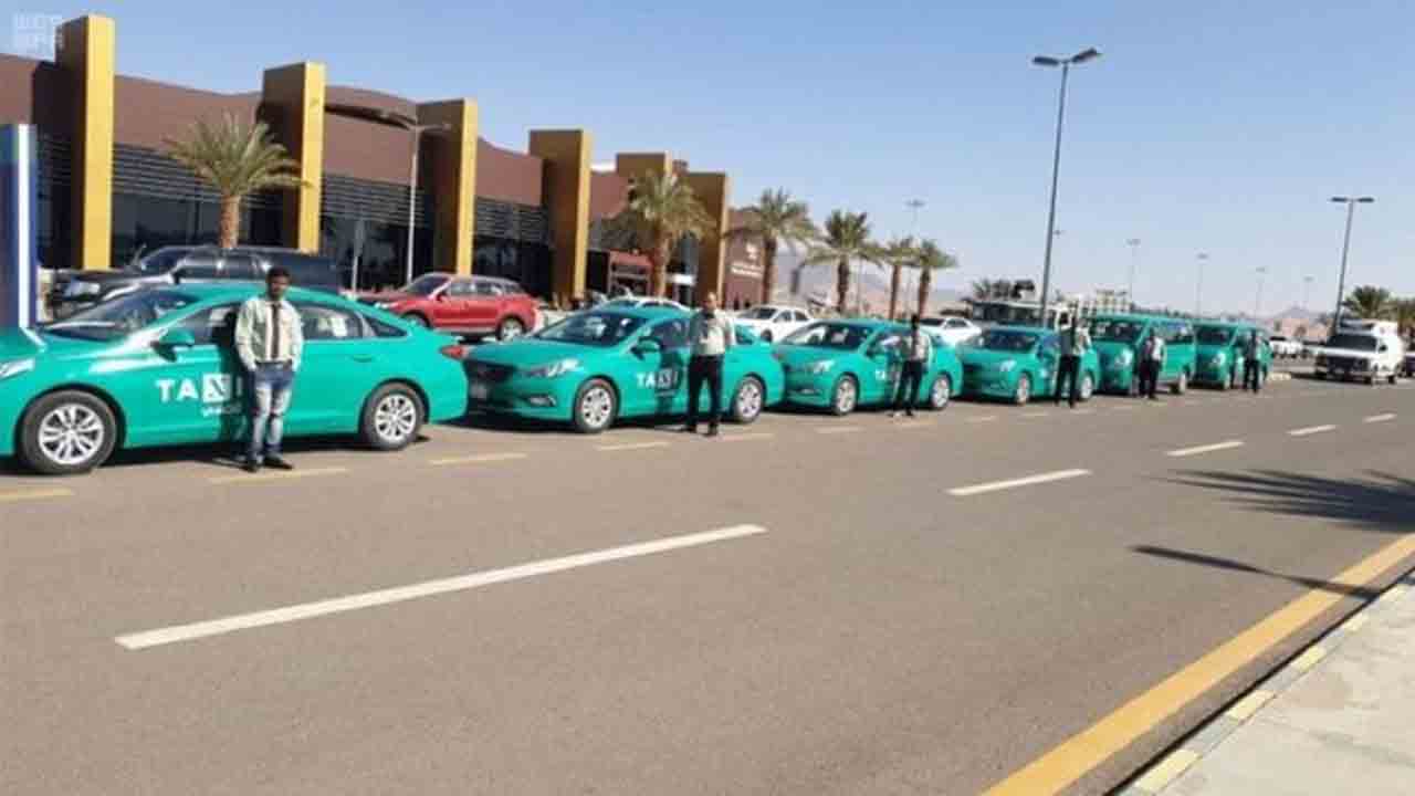 Arabia Saudí implementa uniformes para los taxistas