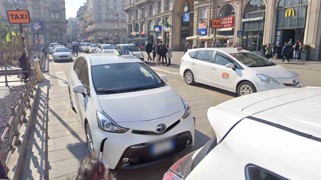 Milán recupera los bono taxi para los más necesitados