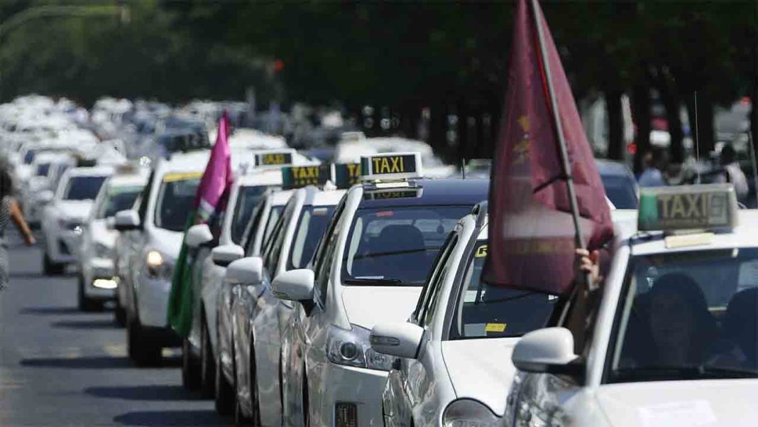 La Unión Sevillana del Taxi teme que la junta haga 