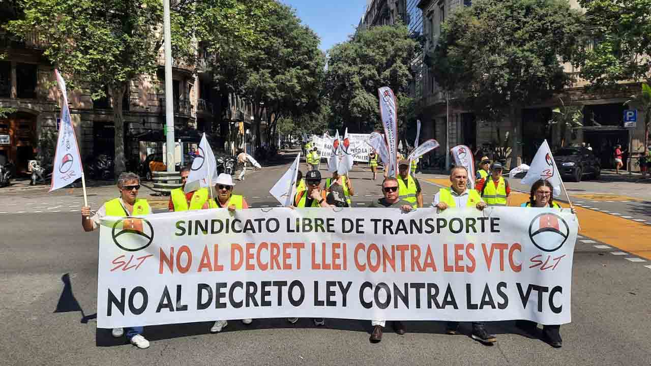 Unos 20 conductores de VTC se manifiestan en Barcelona contra el Decret Llei