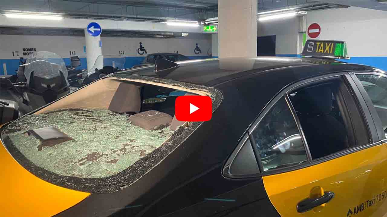 Un hombre agrede a un taxista en Barcelona y le rompe los cristales del coche