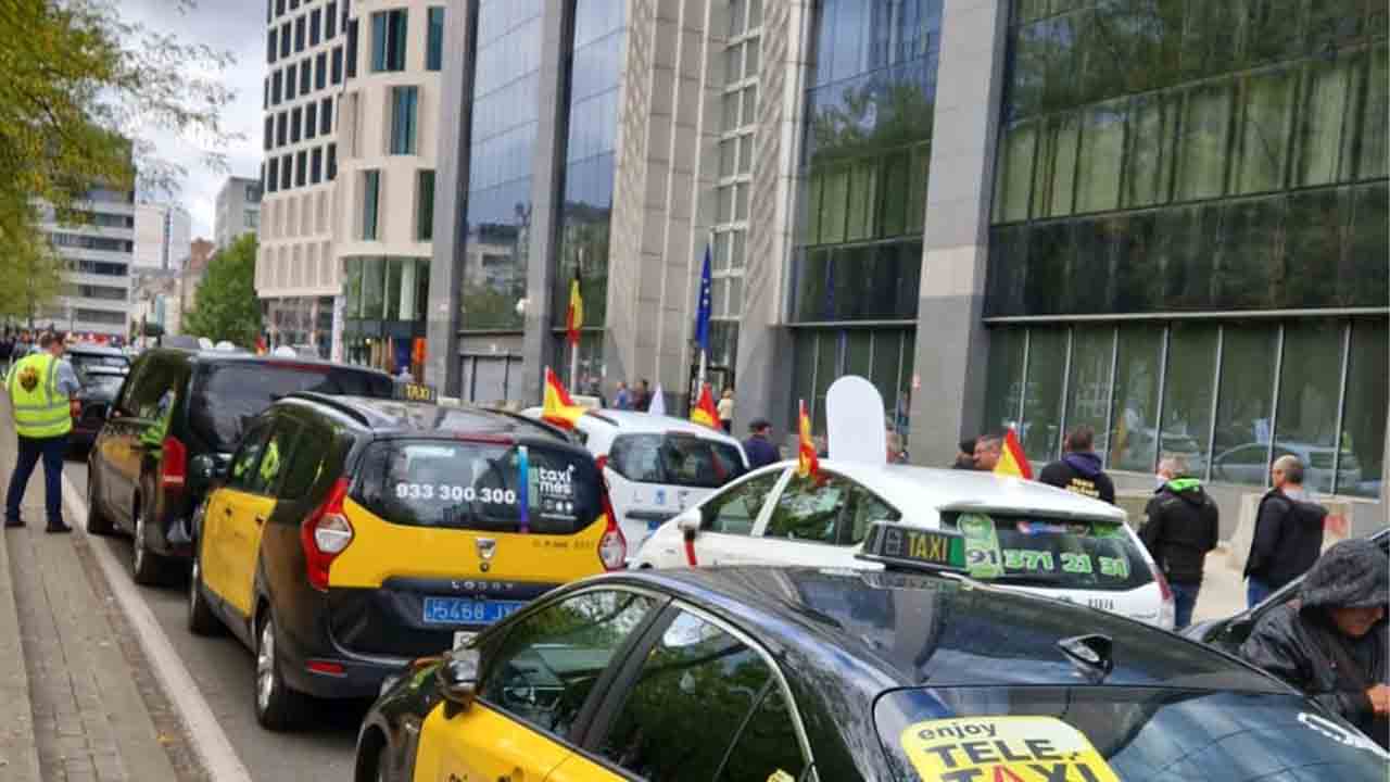 Los taxistas de toda Europa se movilizan en Bruselas contra la corrupción de Uber