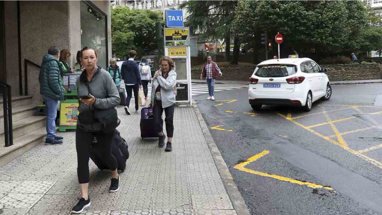 Un fallo en la centralita del taxi de Santiago colapsa los servicios durante tres días