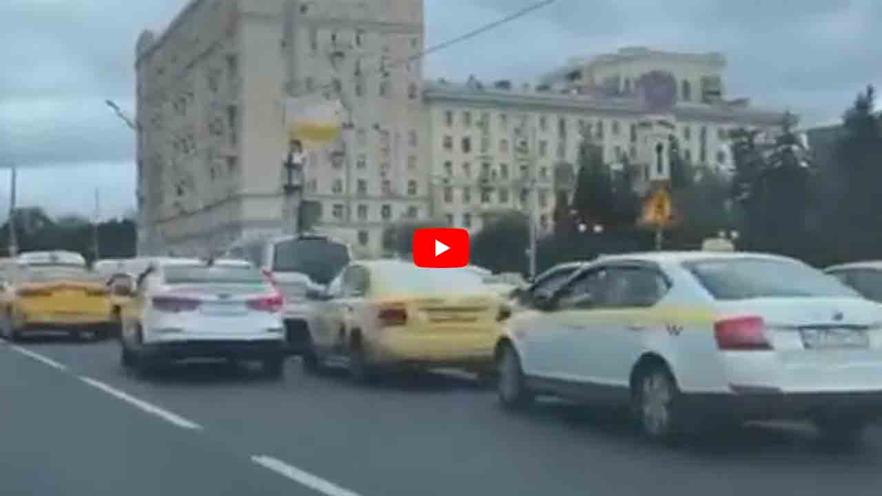 Un hacker piratea la App Yandex Taxi en Moscú y manda todos los coches al mismo sitio