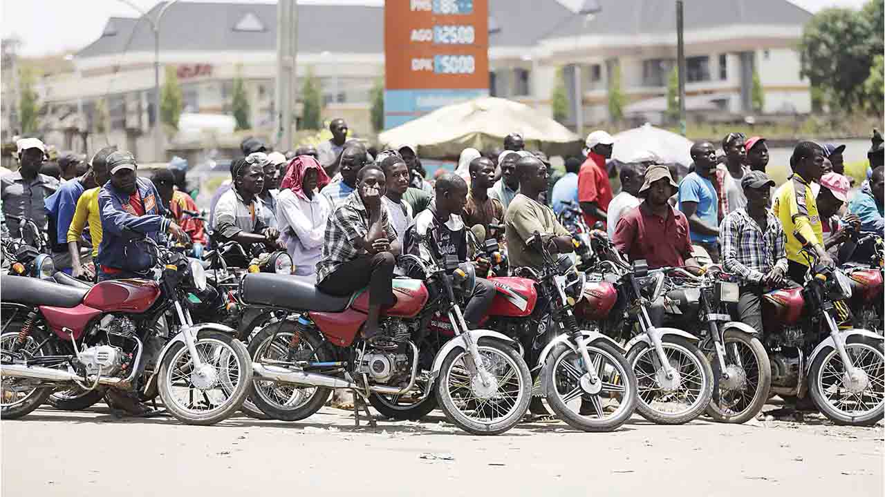 El gobierno de Nigeria prohíbe los moto taxi en Lagos