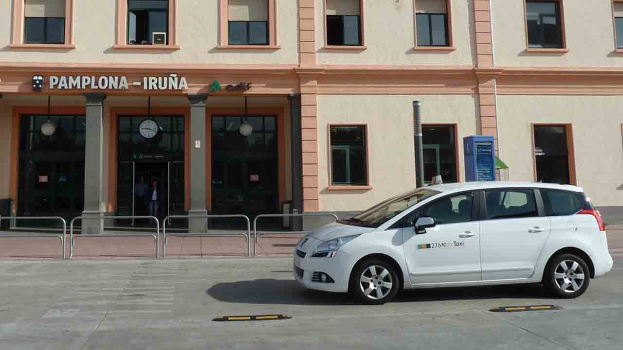 Los taxistas de Pamplona no harán guardias en la estación de Renfe