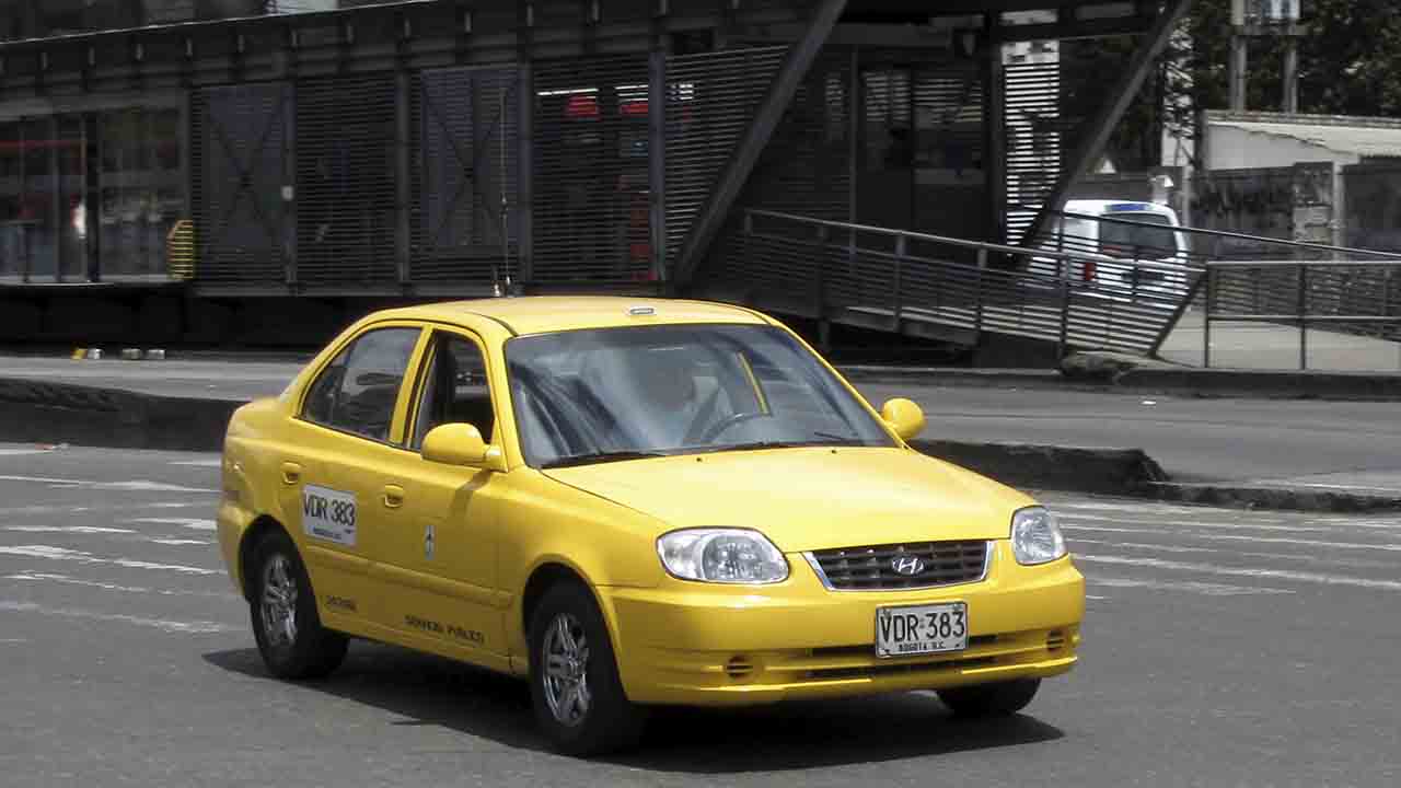 Posible paro de los taxistas en Colombia al no llegar a un acuerdo con el Presidente Gustavo Petro