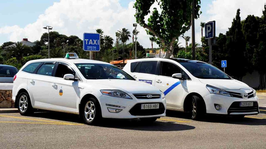 Apoyo de los alcaldes para que los taxis temporales pueden recoger en toda Menorca