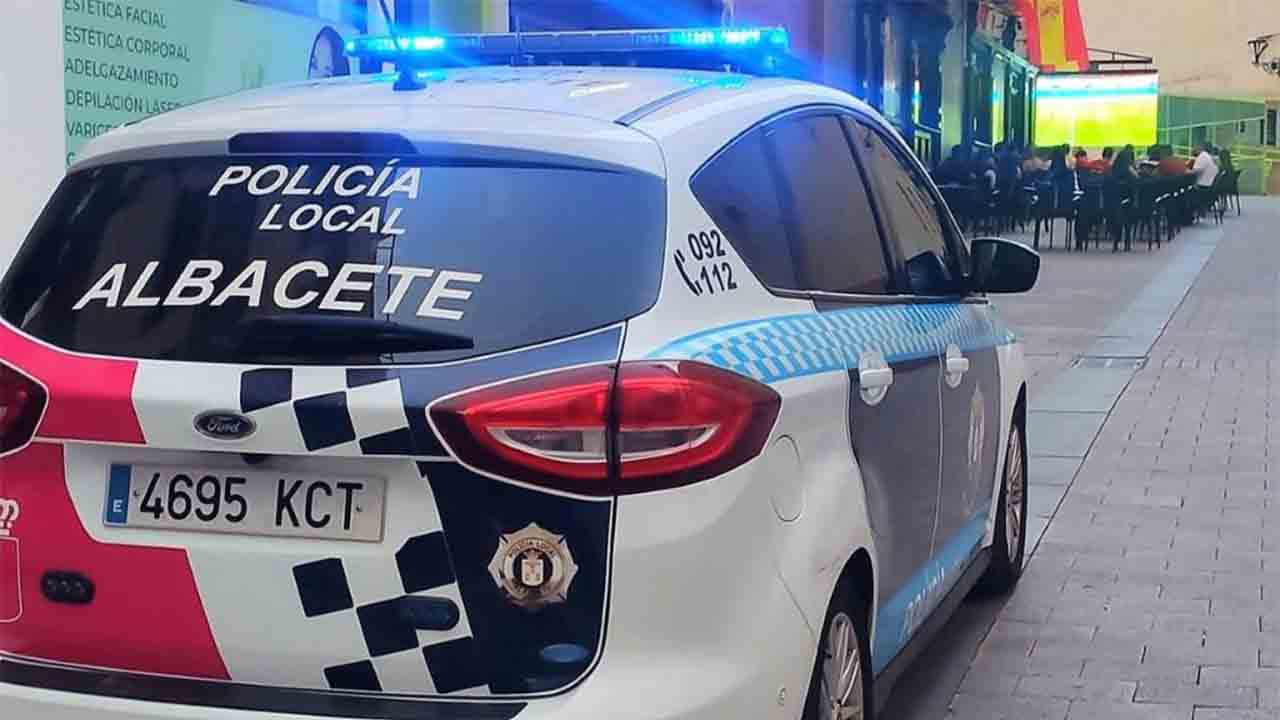 Una mujer bebida se niega a pagar la carrera a un taxista en Albacete