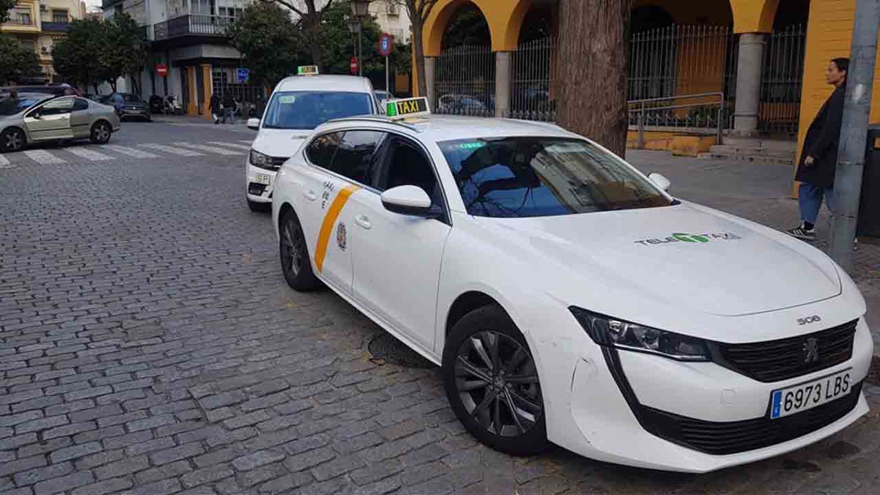 FACUA Sevilla detecta precios en los VTC hasta un 57% más caros que el taxi