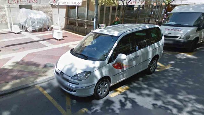 Murcia aprueba la ordenanza del taxi, que incluirá servicio de precio cerrado