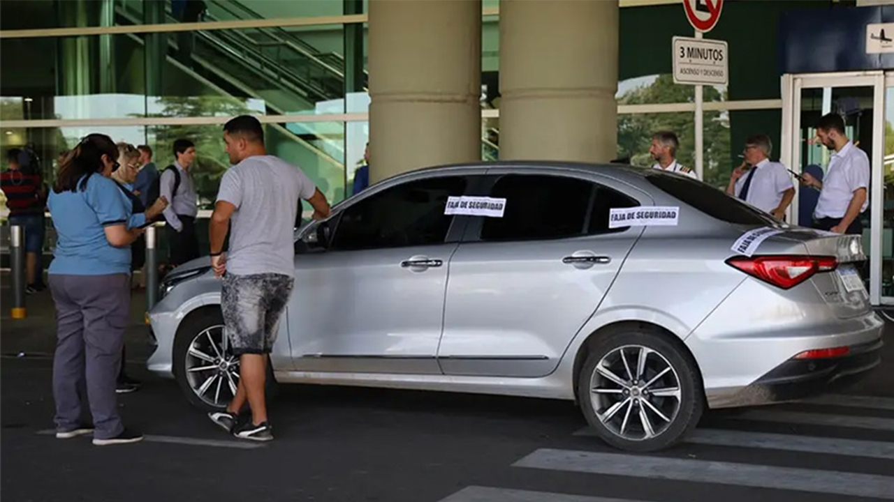 Incautan 10 coches en el Aeropuerto de Córdoba que trabajaban para Uber