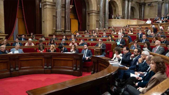En Comú Podem pregunta al Parlament sobre las sanciones de la ACCO a Élite Taxi y Taxi Project