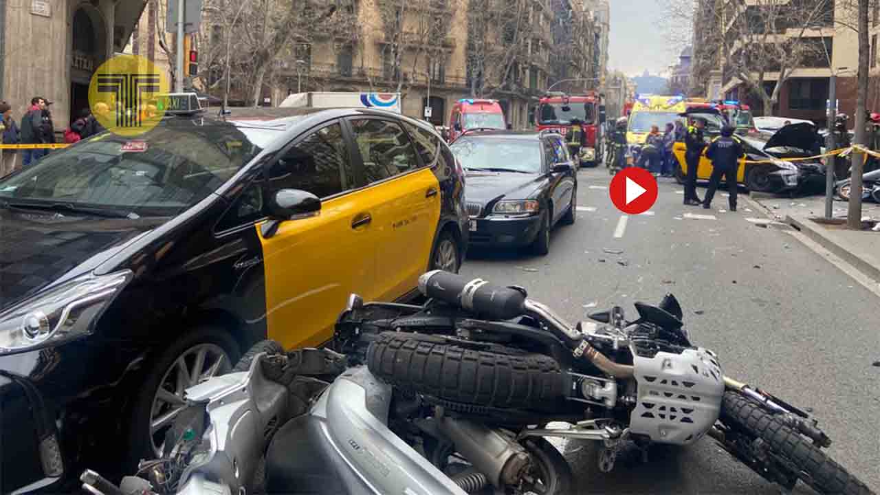 Tres peatones heridos en Barcelona al perder un taxista el conocimiento