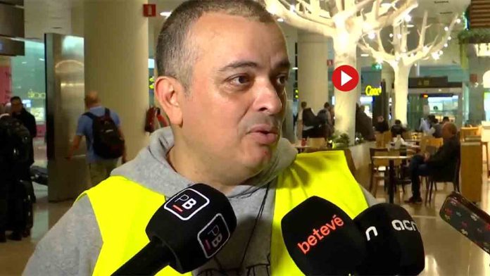 Primera pitada de los taxistas de Barcelona contra los piratas del aeropuerto