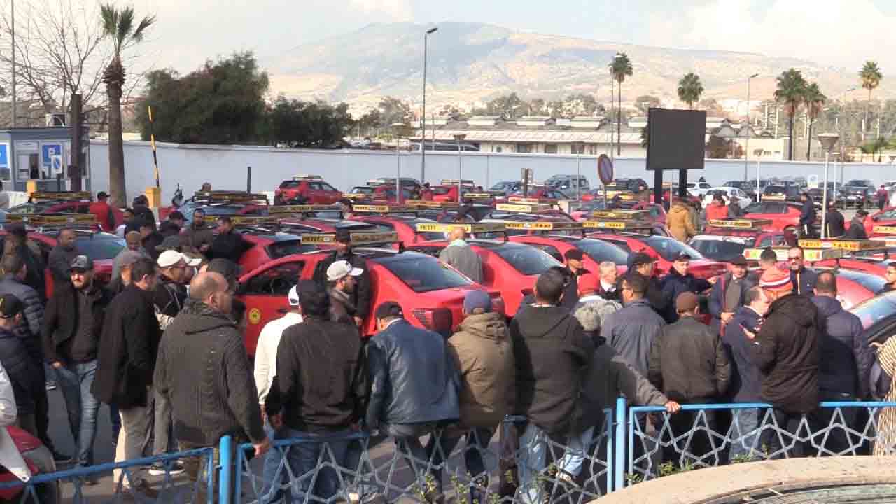 Los taxistas de Marruecos piden que se prohíban de una vez los VTC ilegales